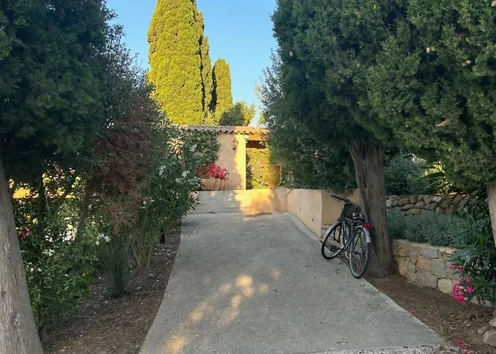 4* Avec Piscine Dans Le Bas Du Village De Les Mimosas Villa