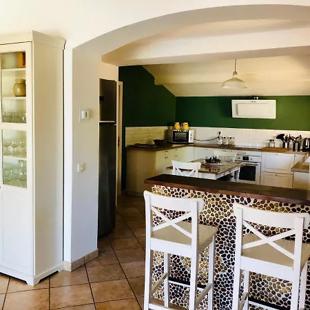 4* Avec Piscine Dans Le Bas Du Village De Les Mimosas