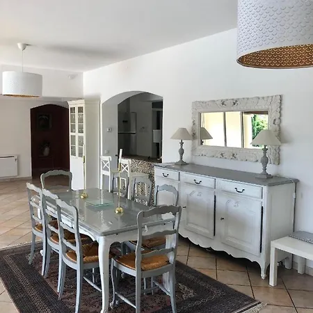 4* Avec Piscine Dans Le Bas Du Village De Les Mimosas Villa *