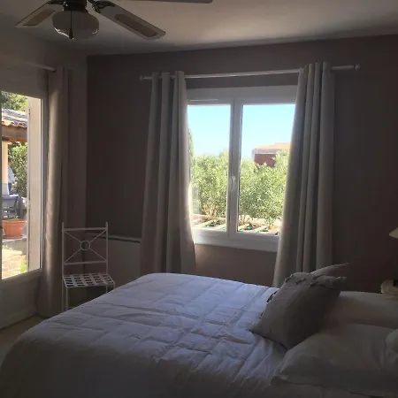 4* Avec Piscine Dans Le Bas Du Village De Les Mimosas *