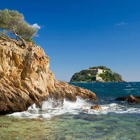 4* Avec Piscine Dans Le Bas Du Village De Les Mimosas * Bormes-les-Mimosas