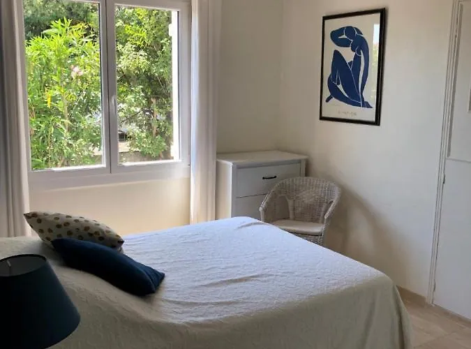 4* Avec Piscine Dans Le Bas Du Village De Les Mimosas * Bormes-les-Mimosas